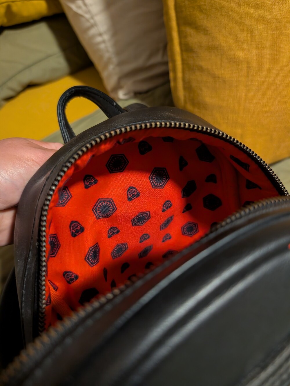 Used Star wars Kylo Ren Loungefly Bag - Picture 9 of 16